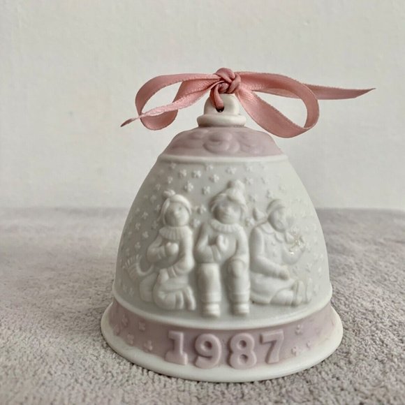 Vintage Llardo 1987 Christmas Bell Ornament - Picture 2 of 5